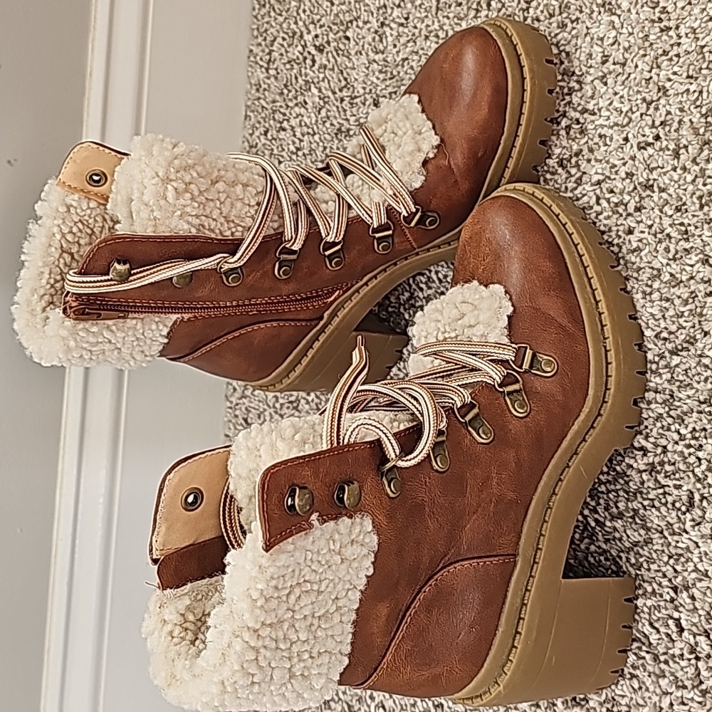 Universal Thread Boots